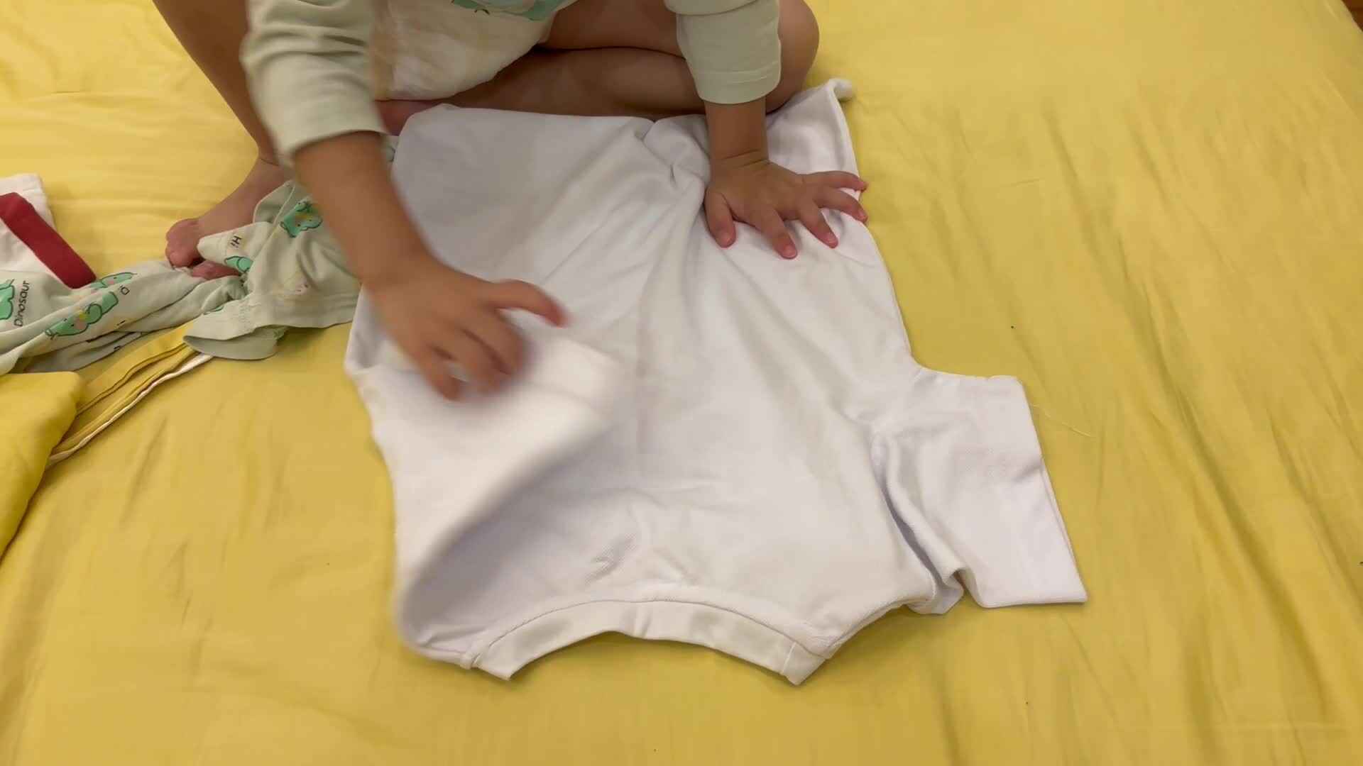 ⁣2024-6-20小A班刘奕宸生活练习叠衣服.mov