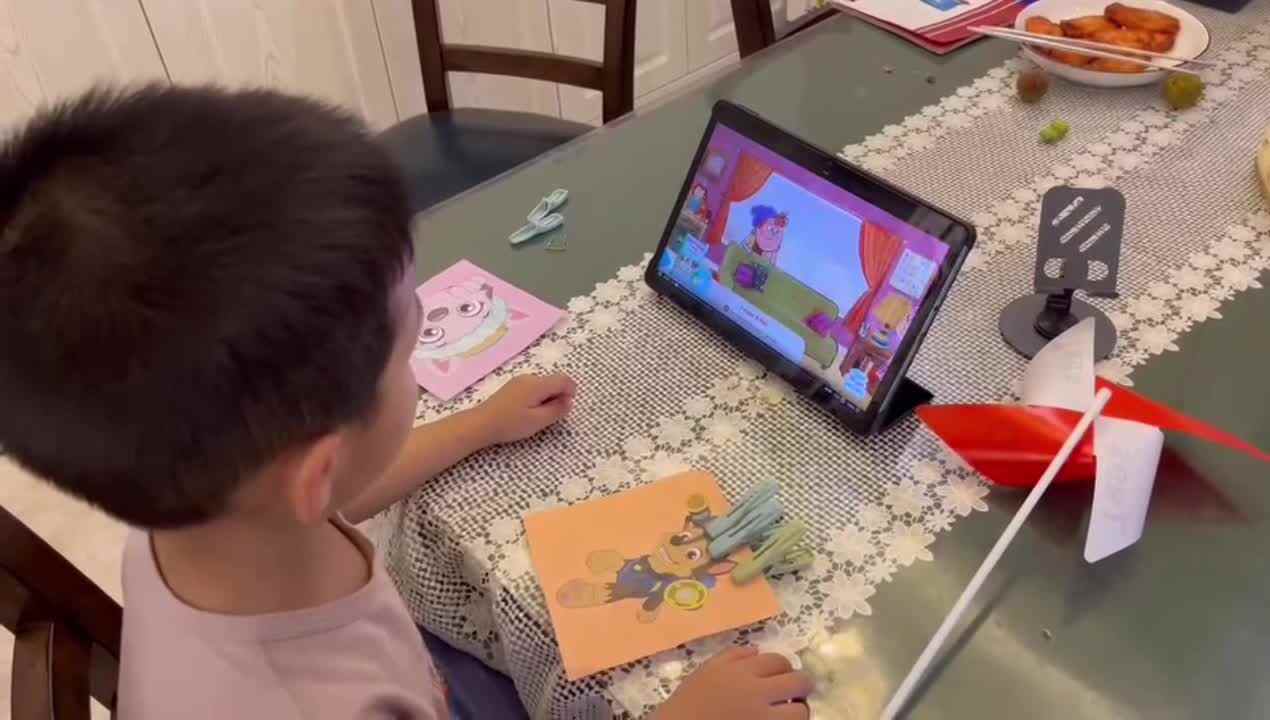 ⁣2024-6-26小A班刘奕宸观看英文儿歌《我有一个宠物》.mov
