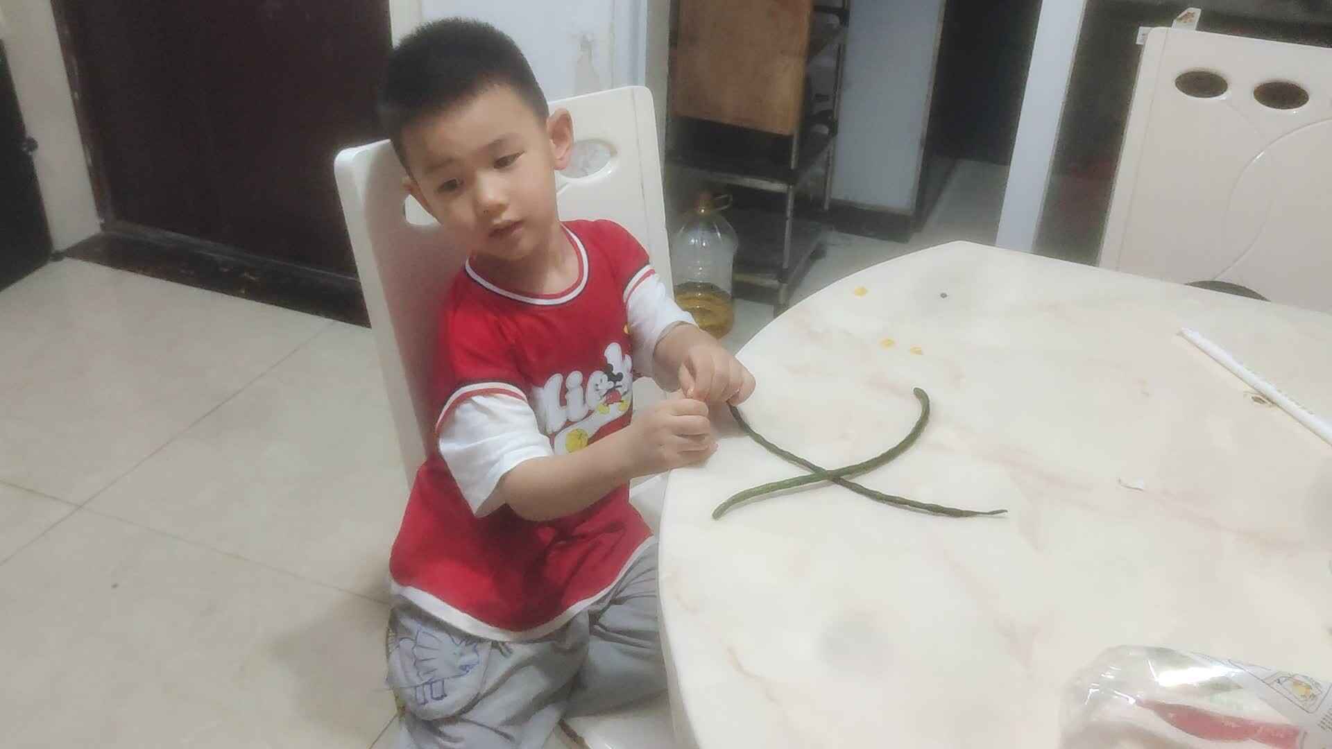 中B班李锦城20240619择豆角