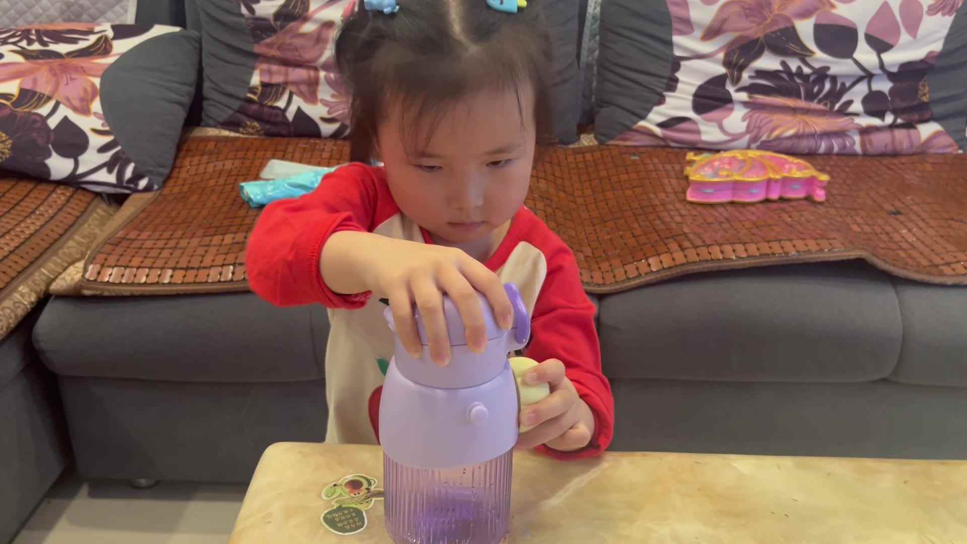 6.6拧水杯盖子