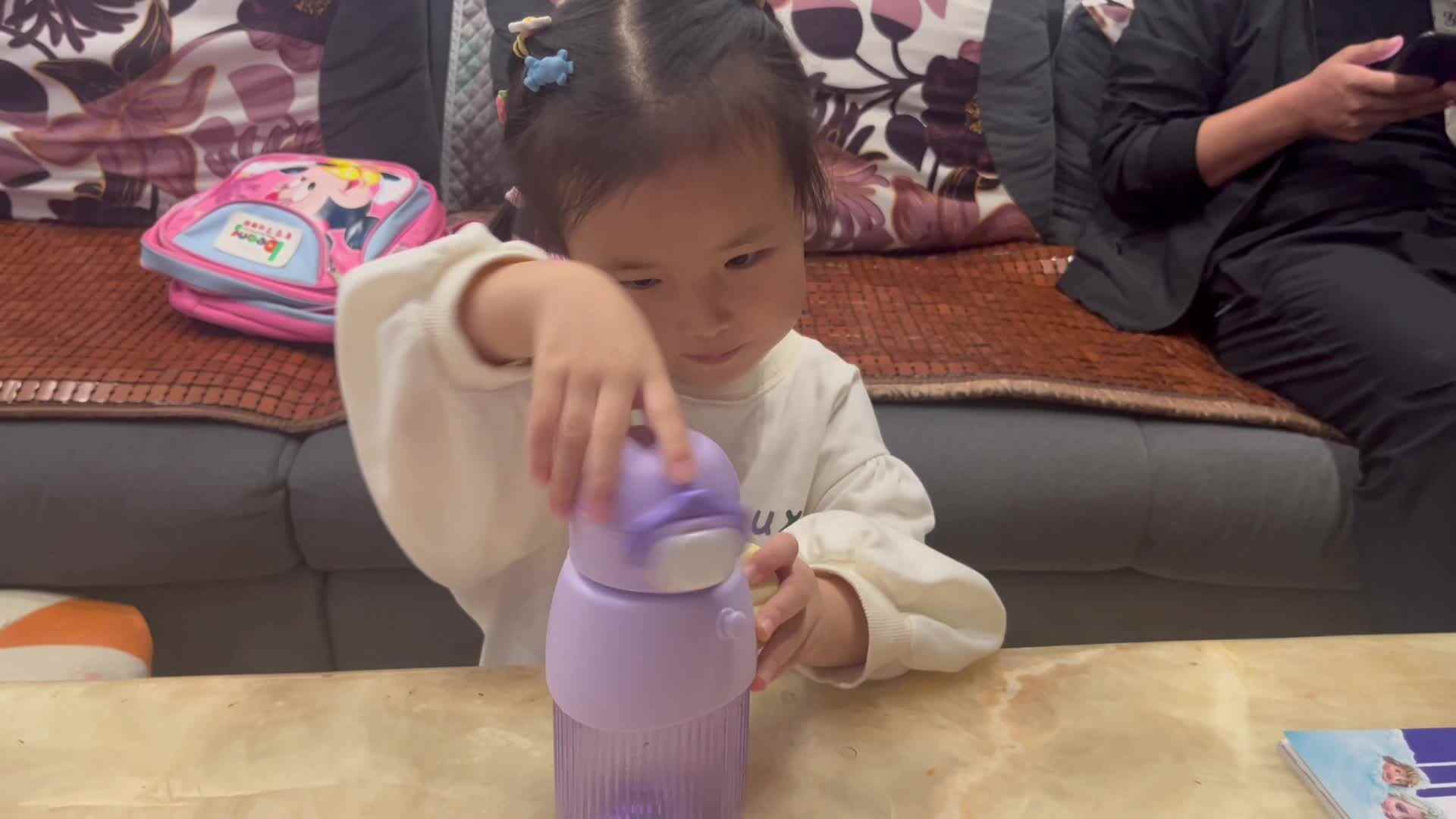 6.3拧水杯盖子