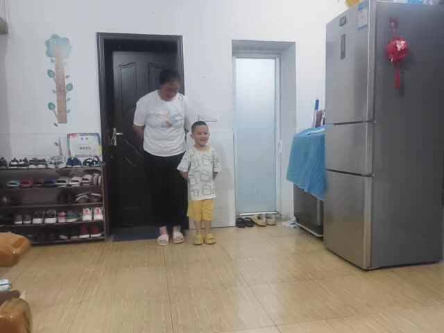 中B班赵芃栎练习双脚跳