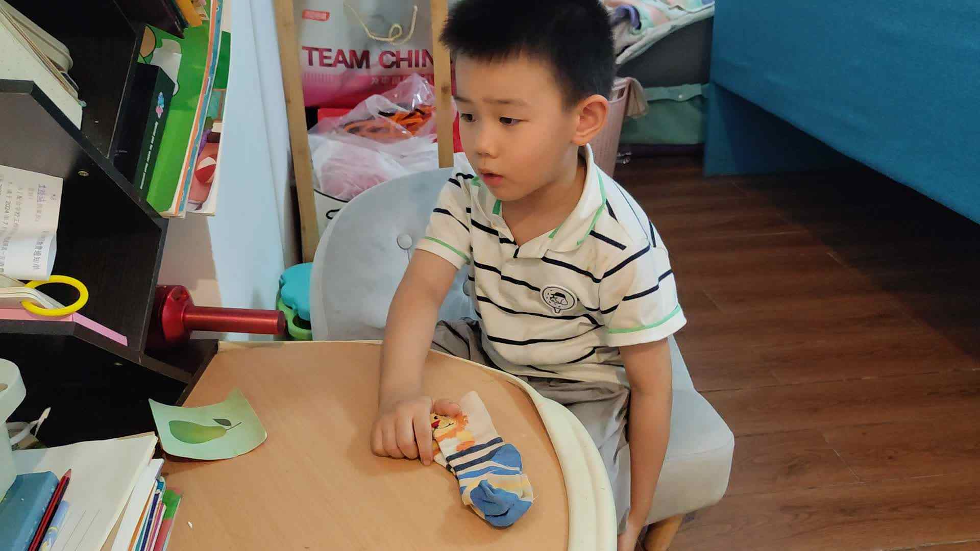 中B班李锦城20240723叠袜子