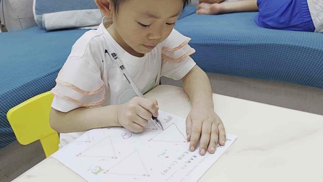 中B班谭诗锜控笔训练（二十四）