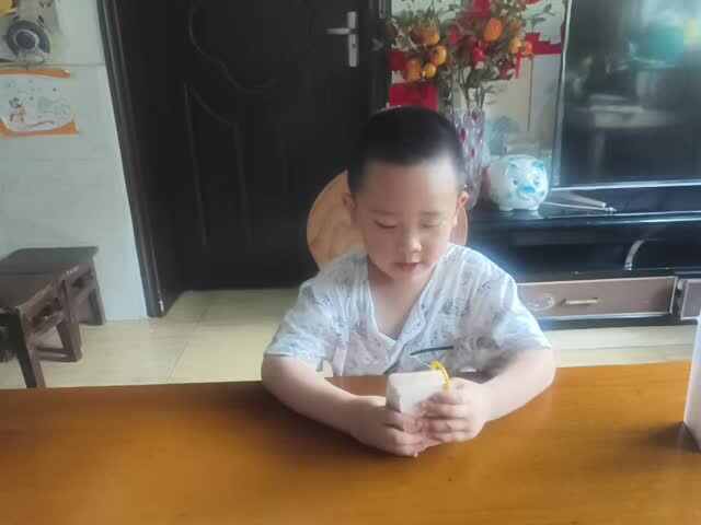 中B班赵芃栎指读识字卡