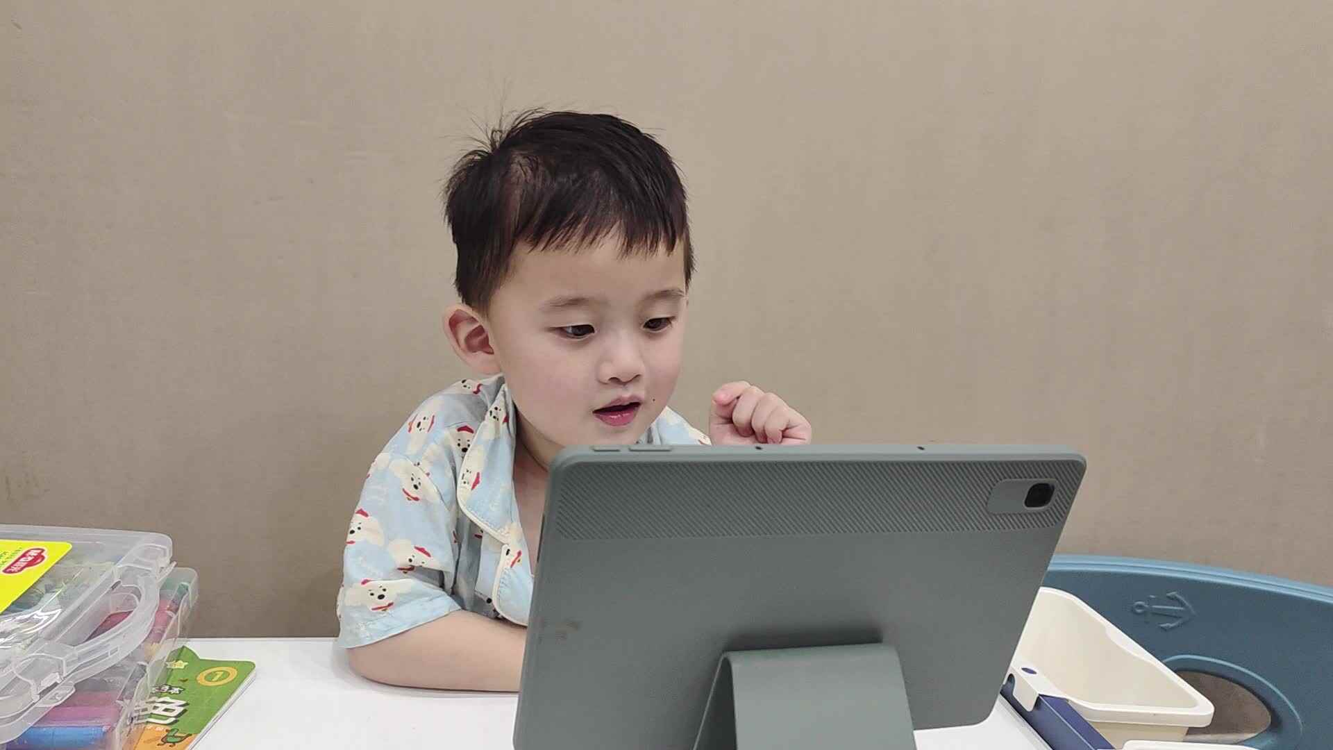 2024.7.1小A班李楷延——音乐游戏《pee pee poo poo》 .mp4