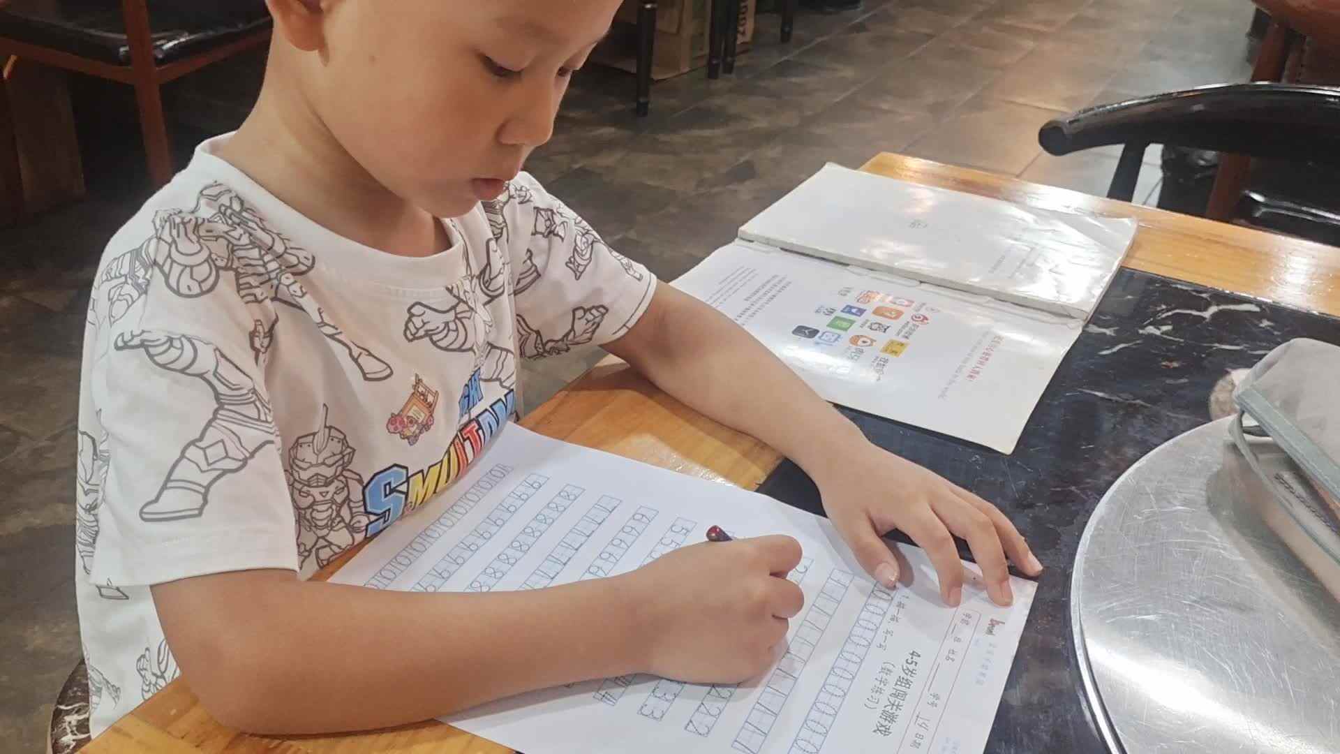 大B班王子扬写数字