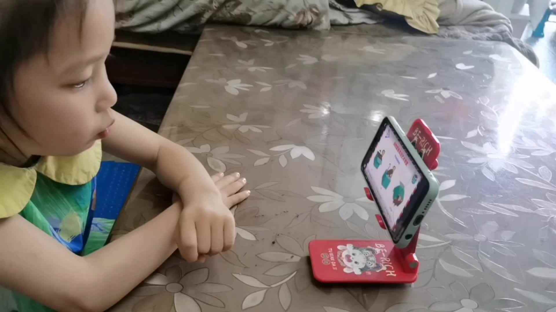 中B班7月6张芷萱学习《朗读示范》.mp4