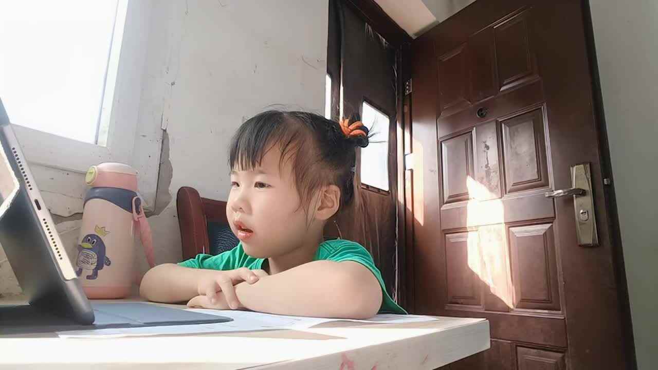 20240706中A于陈昱观看《宿建德江》.mp4