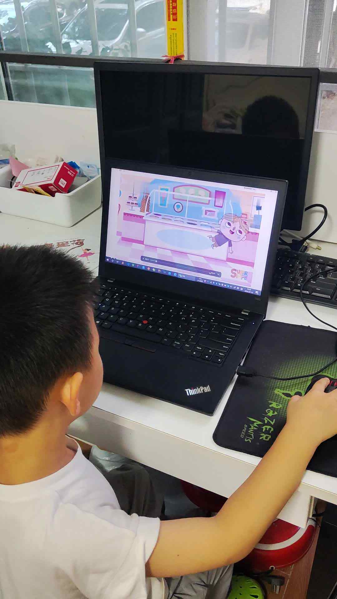 中B班李锦城20270715观看英语视频