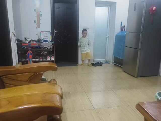 中B班赵芃栎练习双脚跳