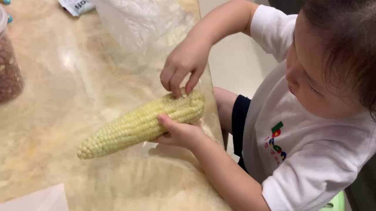 7.8剥玉米
