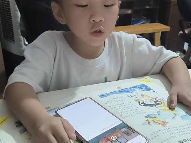 ⁣⁣中a班唐依依观看精卫填海