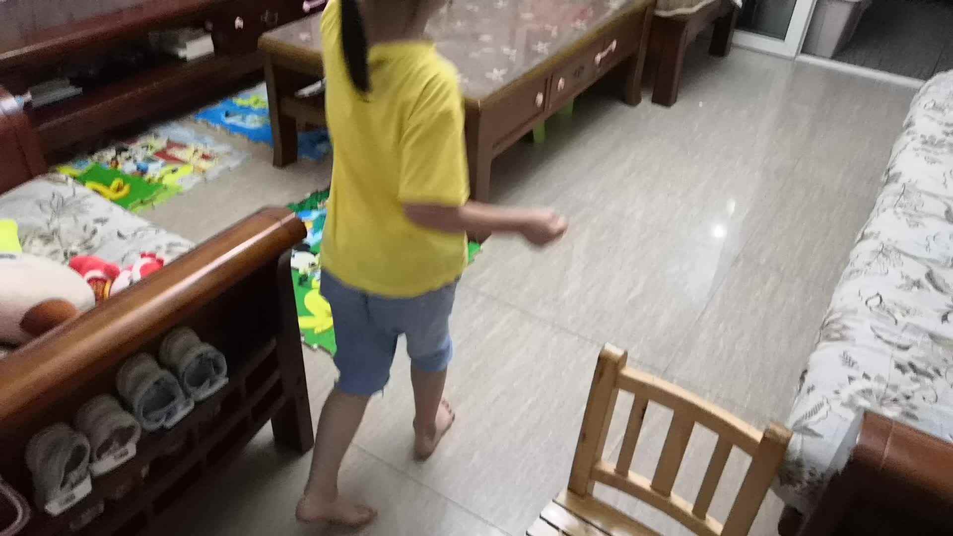 中B班7月17张芷萱练习来回跑.mp4