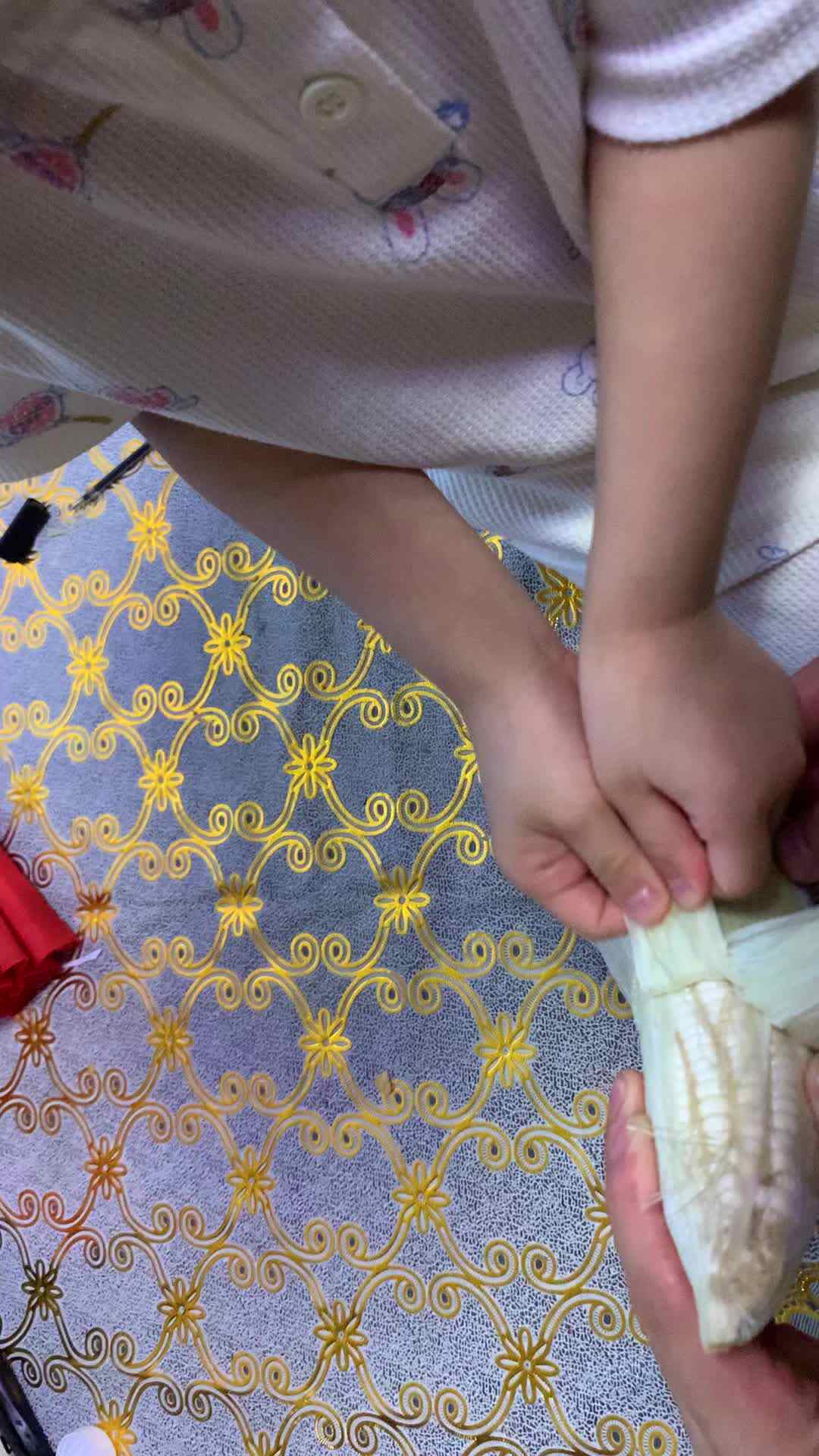 锻炼掰玉米的动作