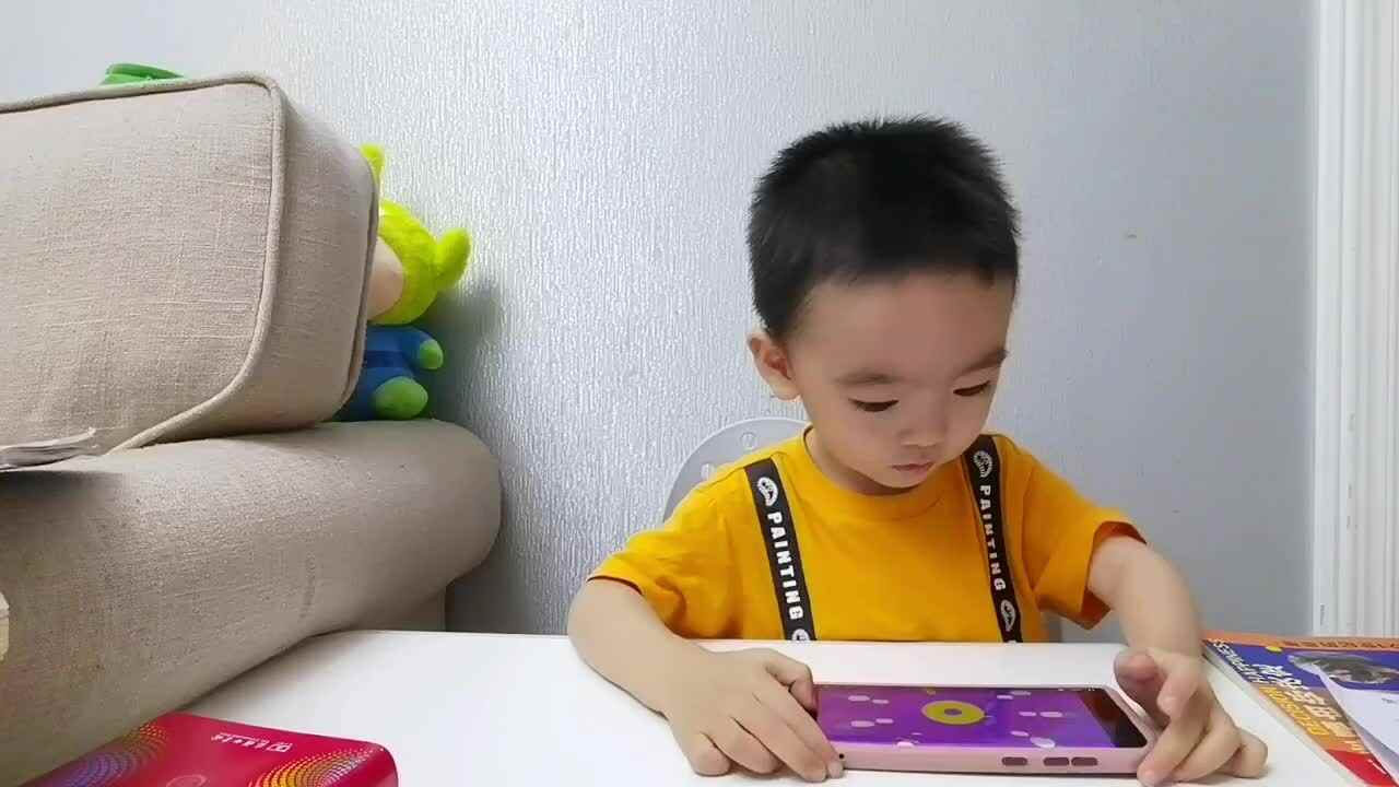 小A班蒋熠  2024.7.5 观看视频英文儿歌.mp4
