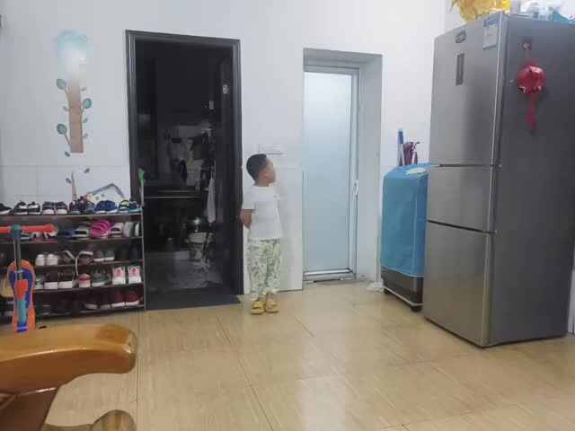 中B班赵芃栎练习跳远