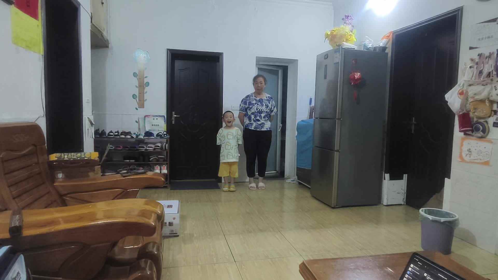 中B班赵芃栎练习双脚跳