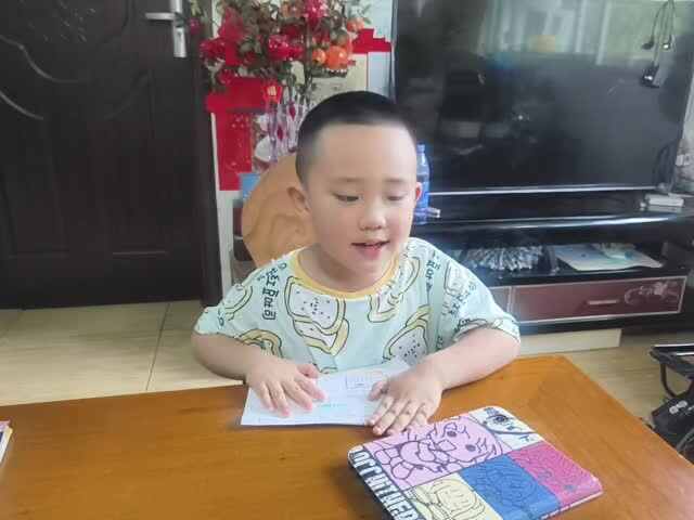 中B班赵芃栎朗诵英语单词