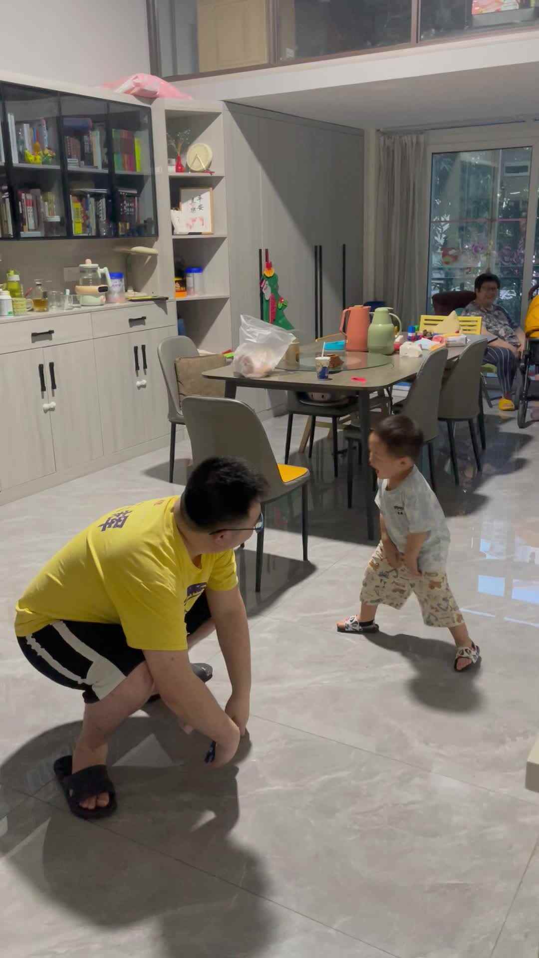 20240702实验小班刘雍洛生活