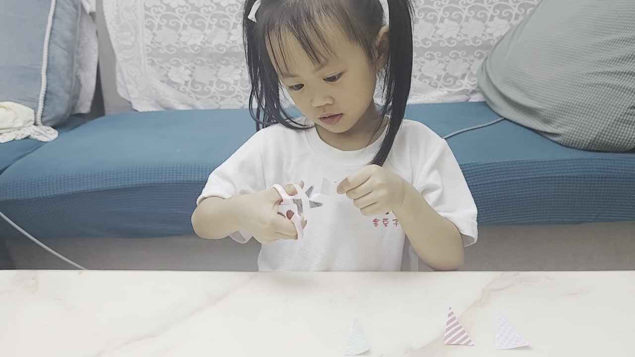 中B班谭诗锜剪纸练习