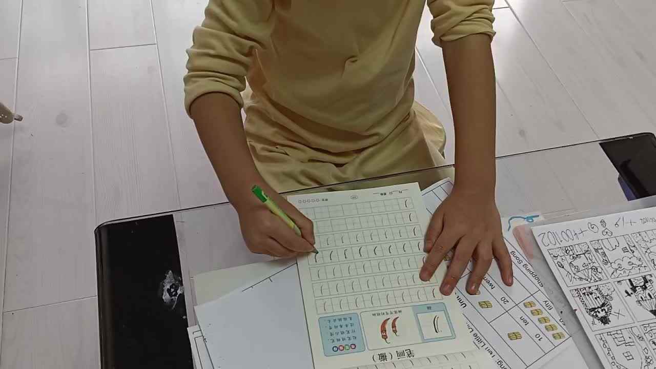 20240806学A班郭睿珩-书写撇.mp4