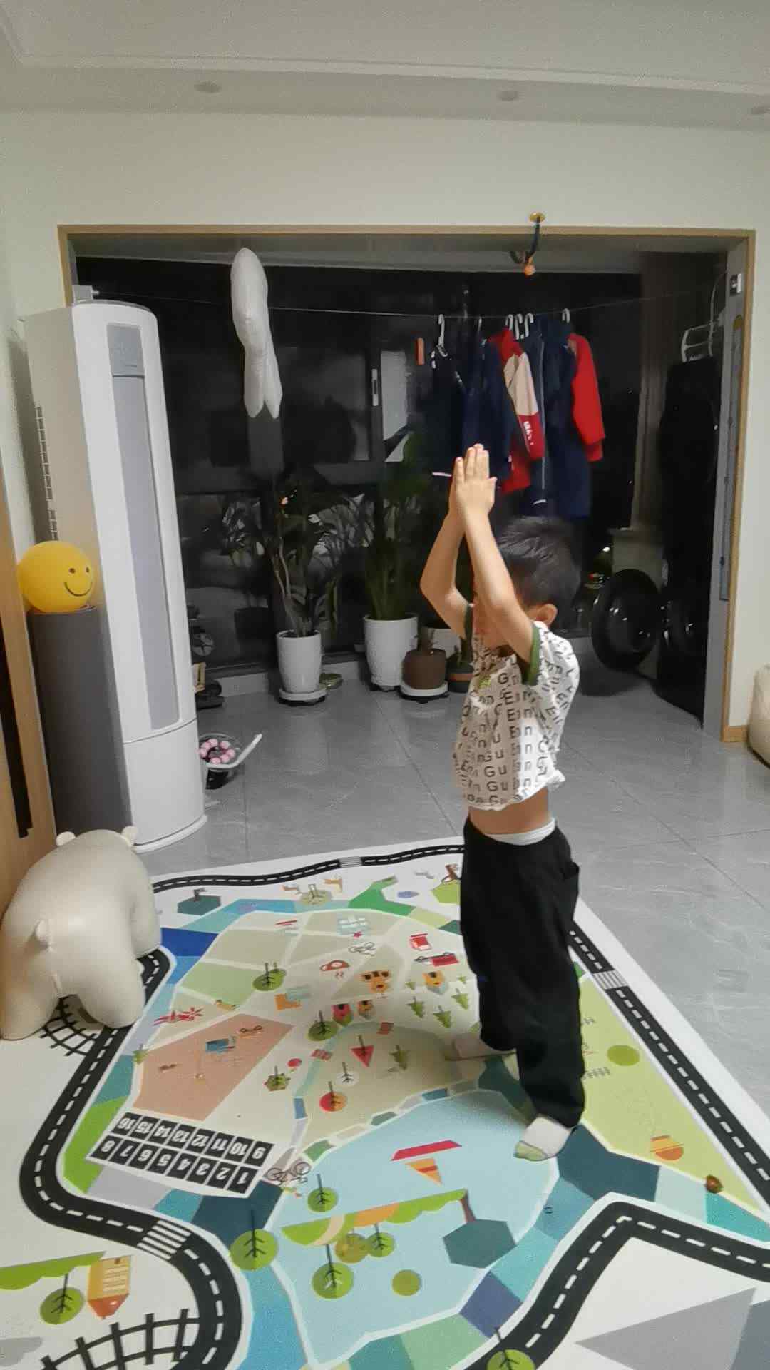 2024年9月20日实验二班李汶修—体能深蹲.mp4