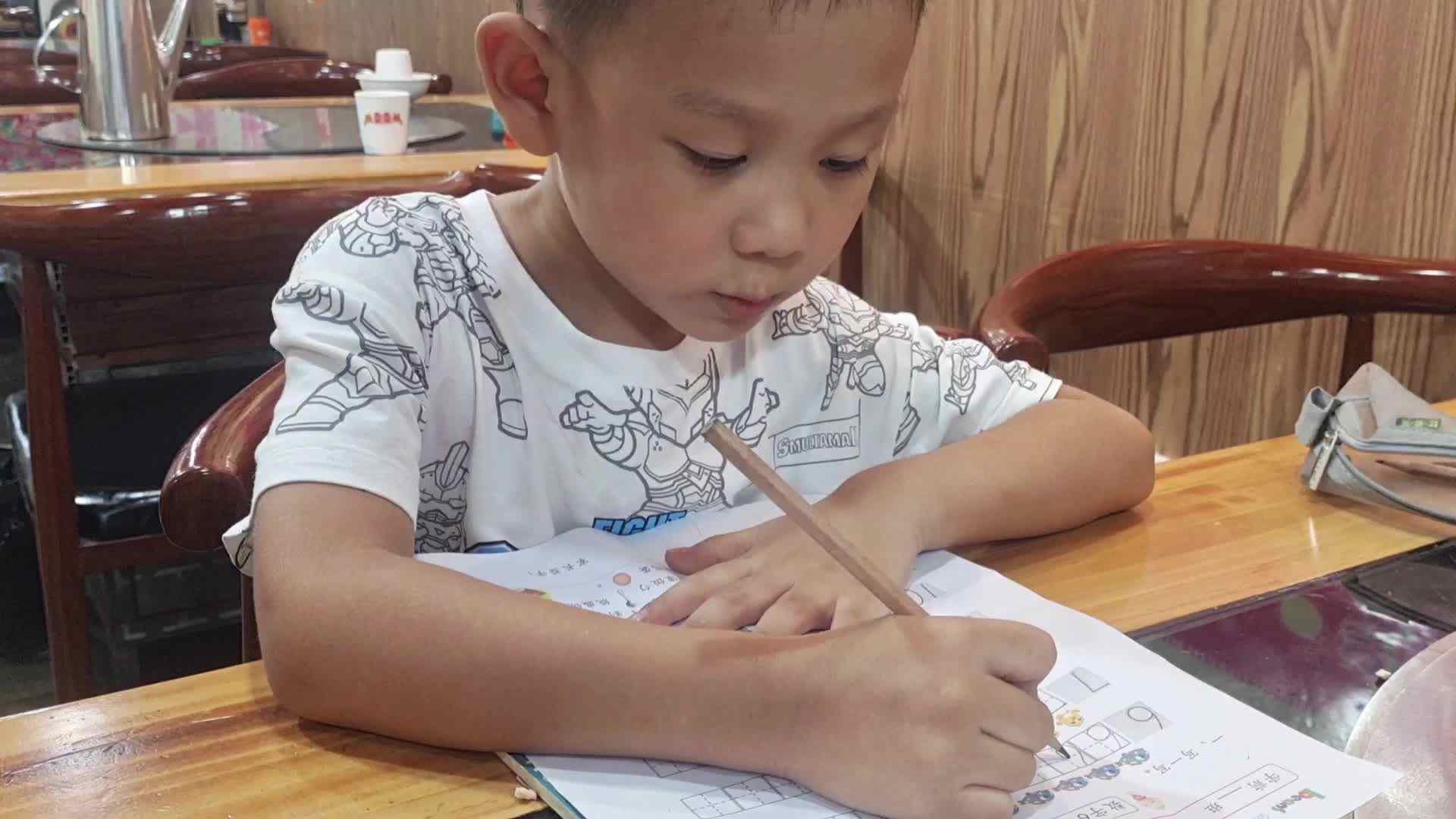 学B班王子扬数字6-10的点数与书写