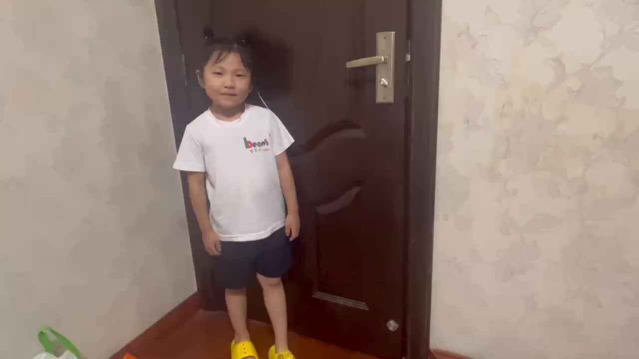 9月20大B班李瑞溪上下楼梯儿歌背诵