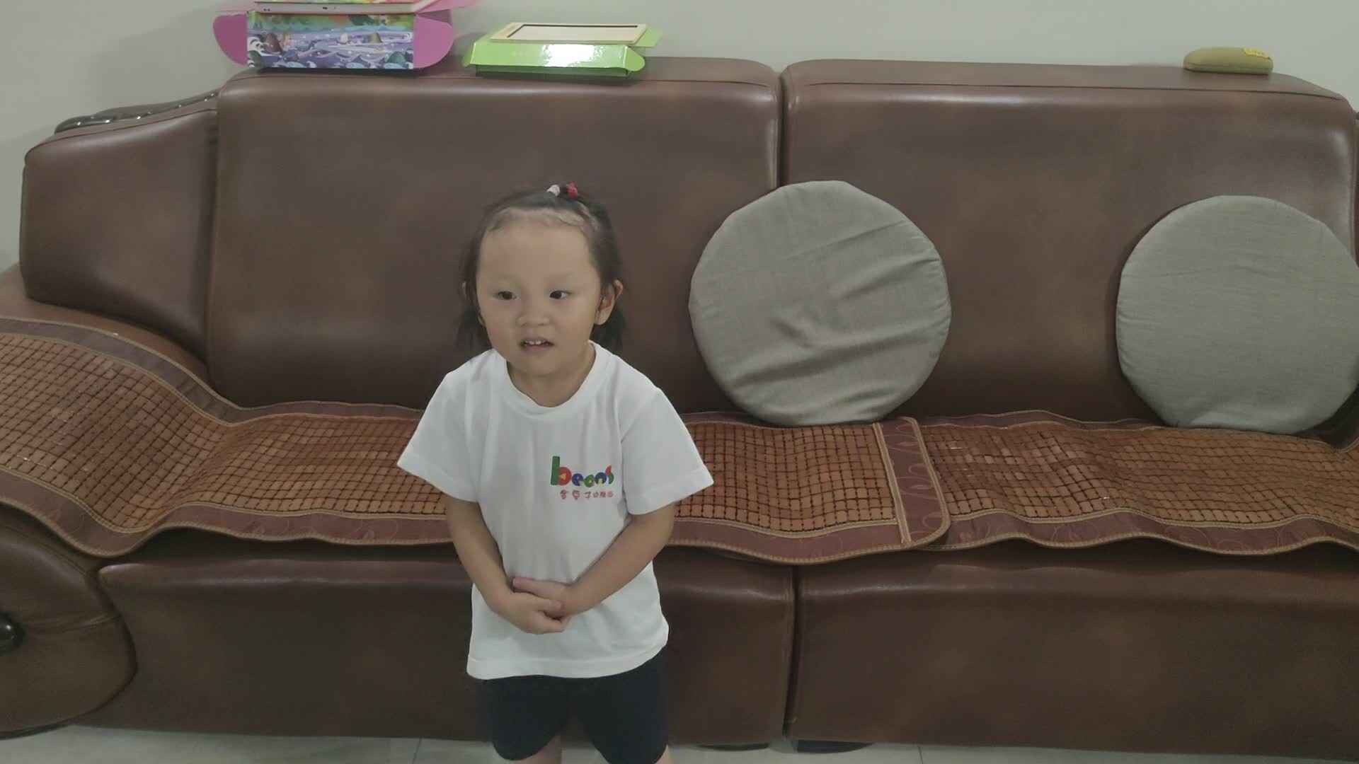 大A班李盈莹 练习“你好，再见”mp4