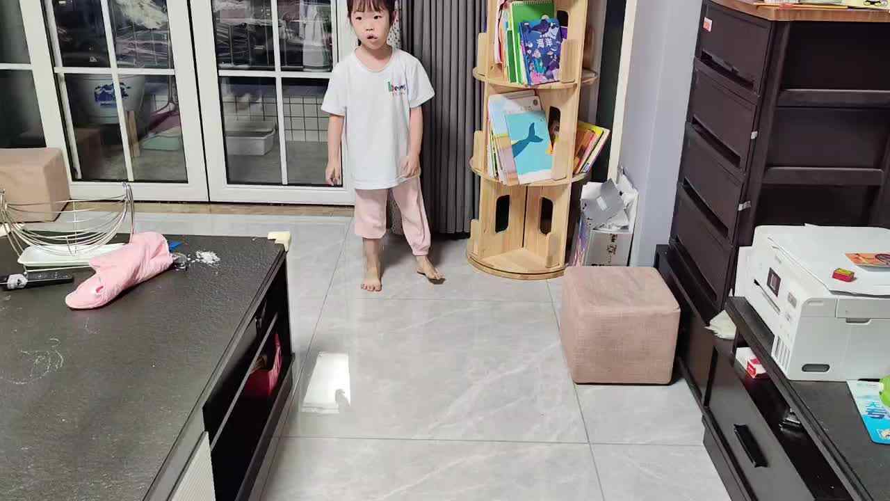 大B班 徐子伊 练习双脚连续跳