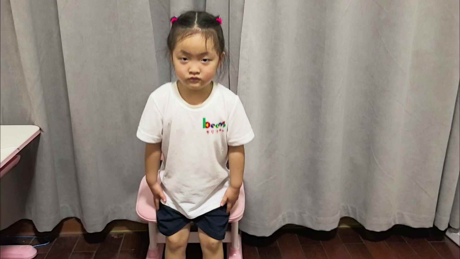 中A班2024.9.18艾琰茹—练习站姿1分钟