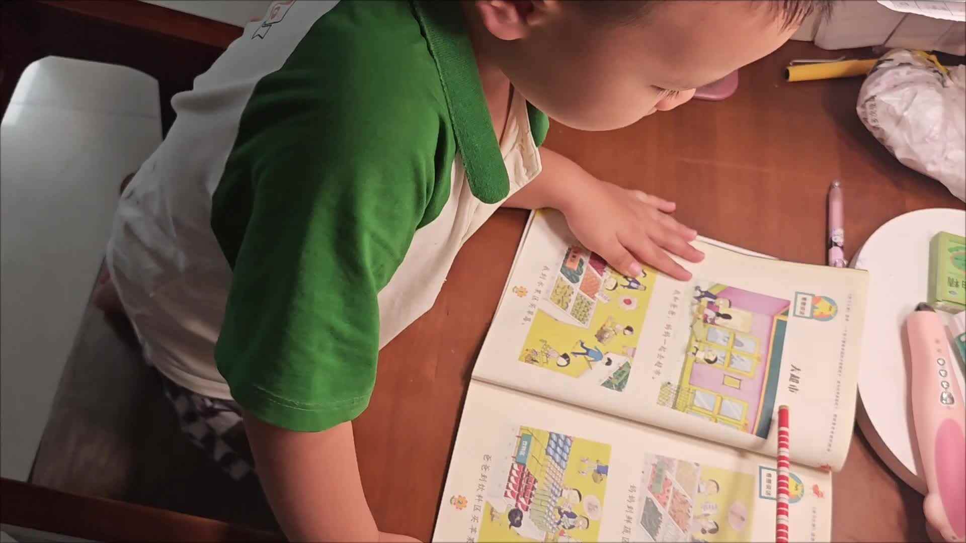 9.25中A班徐浚源指读语言书《去超市》