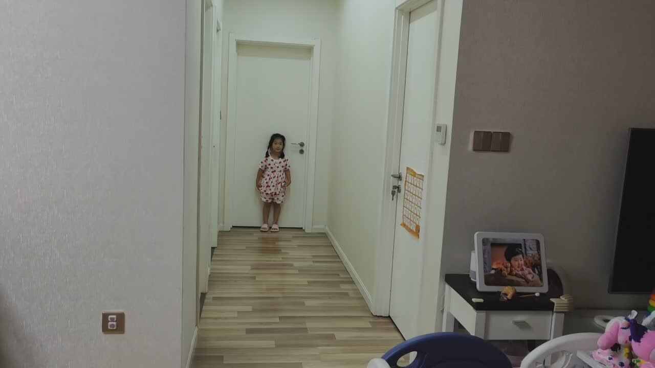 大b班宁汐言练习双脚跳