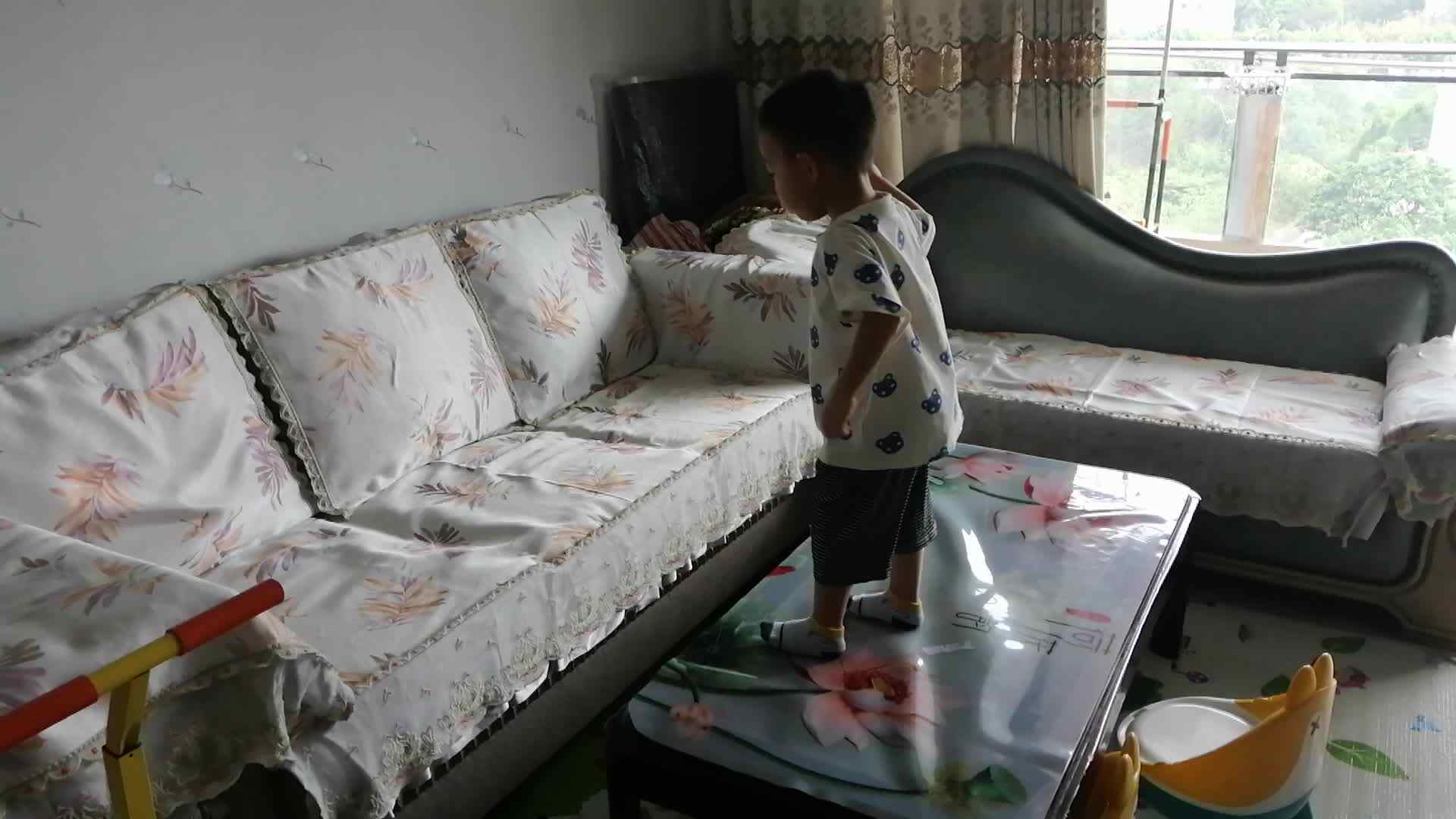 中A班2024.9.28李柯辰李柯佑双脚连续跳.mp4