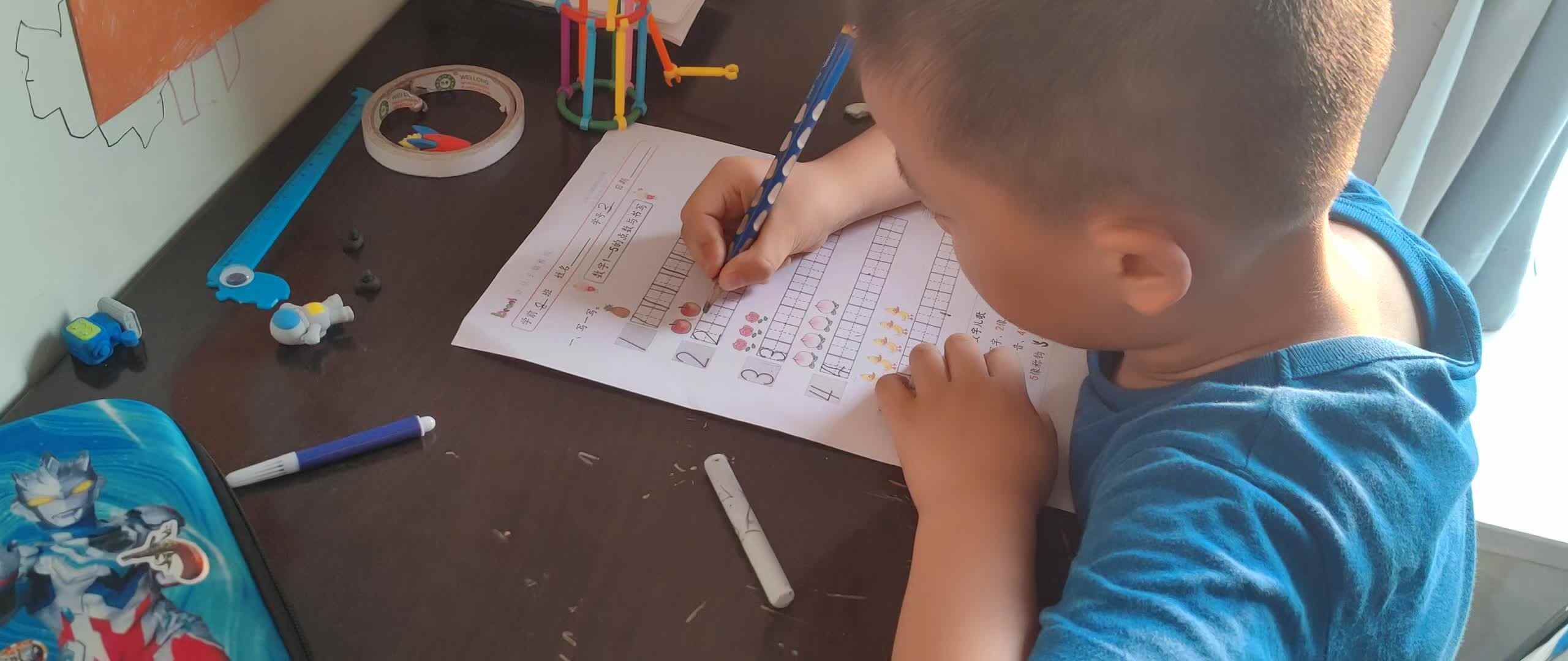 赵卓尔（写数字123）_20240923_175931.mp4