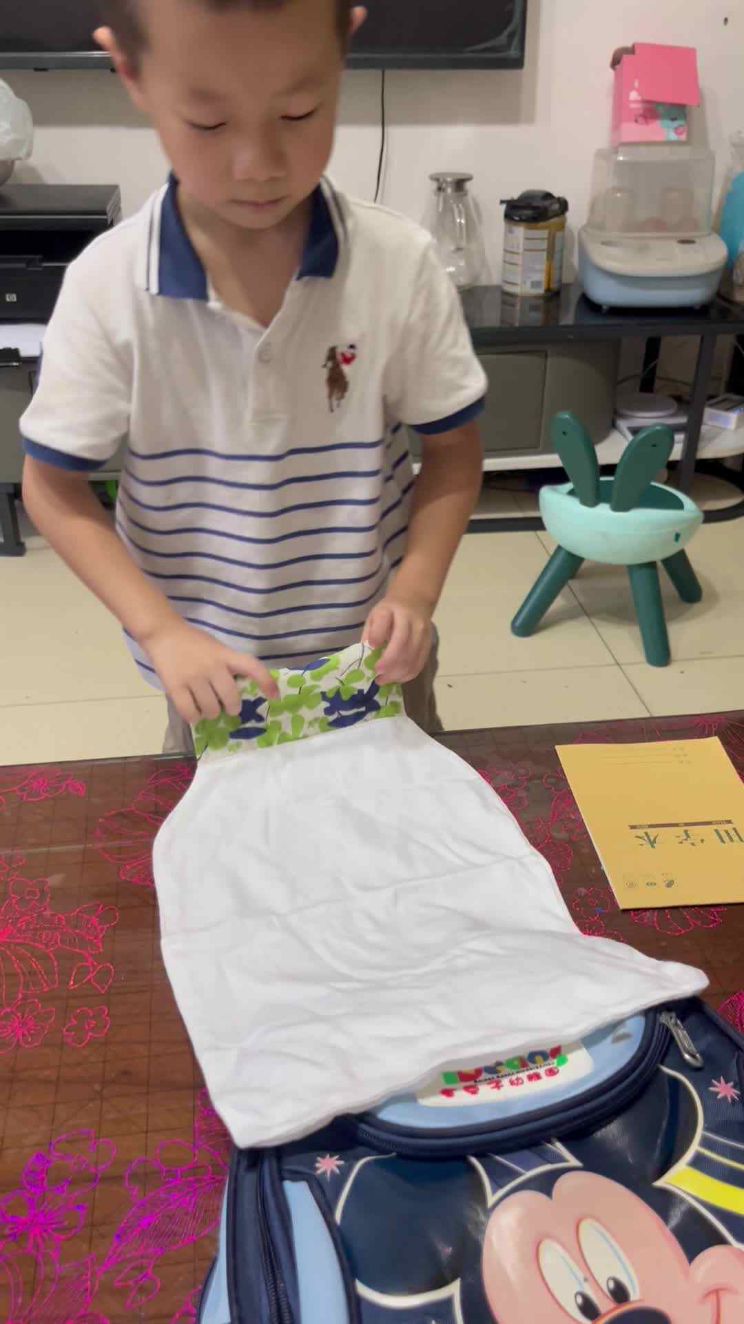 大A班 钟昊彦《整理书包 背书包》.mov