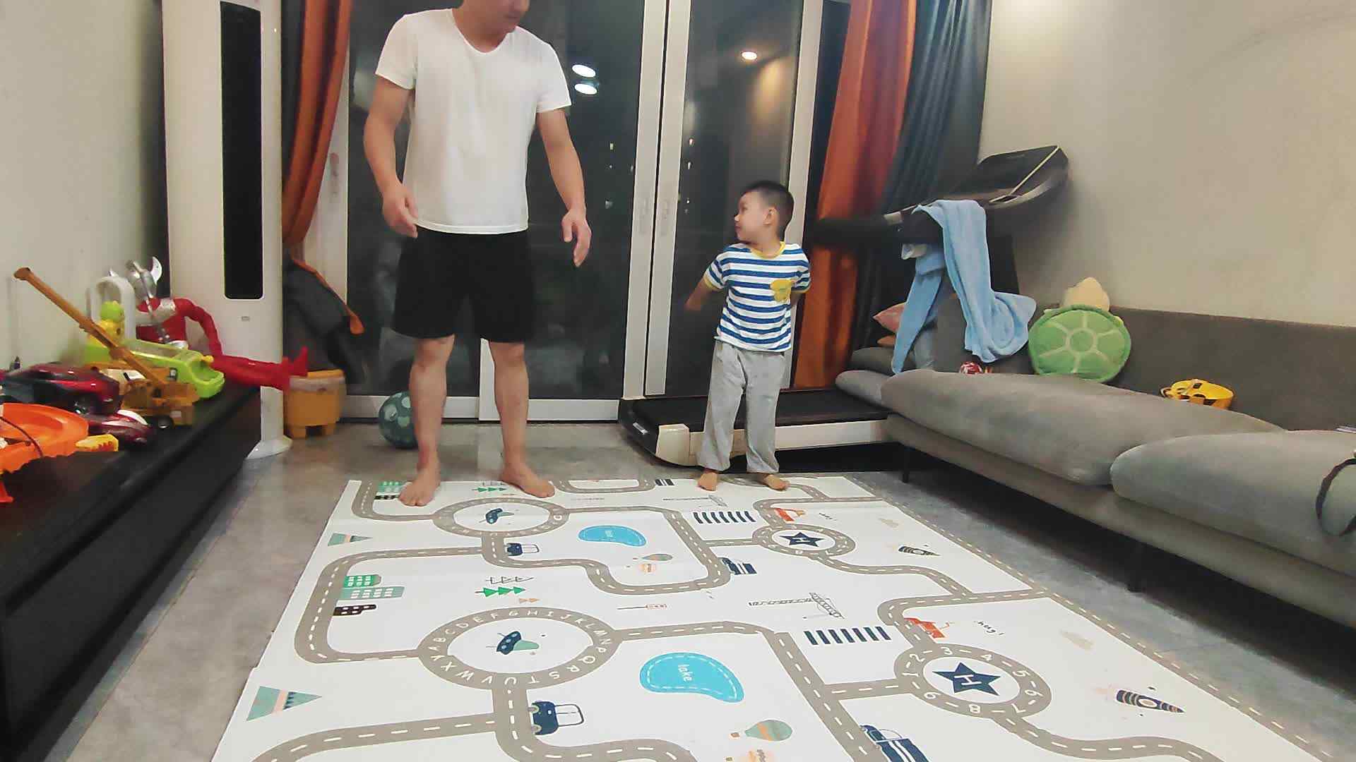 中A班-13号-吴云泽-双脚离地连续跳