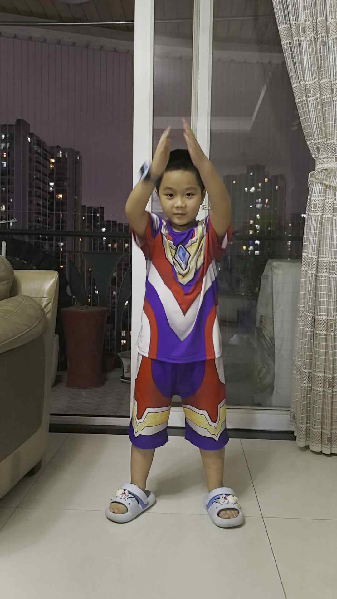 抬手深蹲