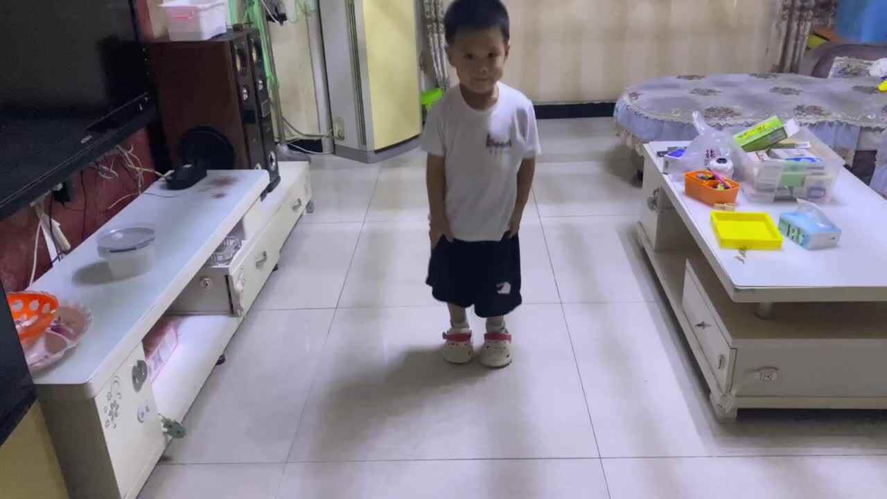 大B班吕子垚体能训练（双脚连续跳）20240925.MOV