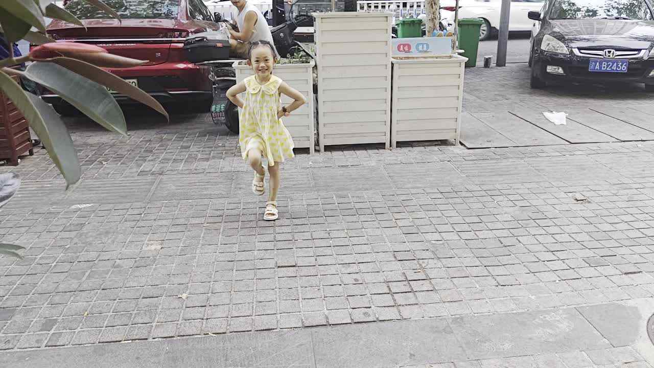 ⁣2024年9月29日大B班谭诗锜练习叉腰踏步走