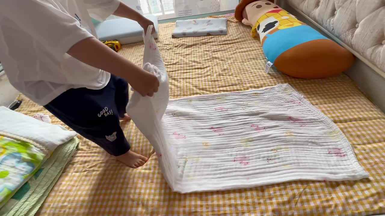 实验中班跳跳整理床铺2024.9.21