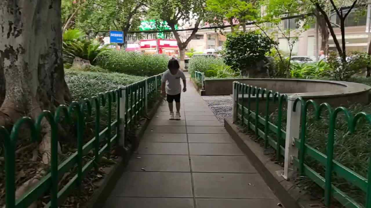 中A班2024.9.23艾琰茹— 双脚连续跳