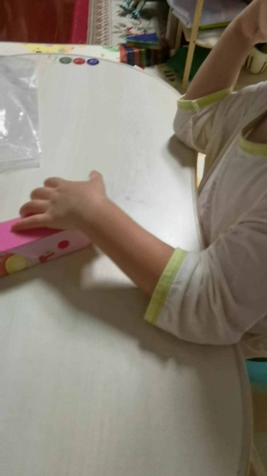 给妈妈分享科学实验课制作的《潜望镜》