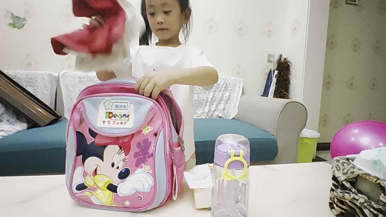 2024年9月19日大B班谭诗锜《整理书包.背书包》