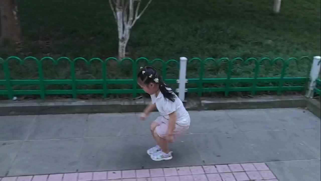 A班2024.9.25艾琰茹— 双脚连续跳