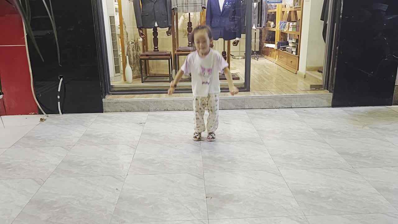 ⁣2024年9月23日大B班谭诗锜完成体能训练双脚连续跳