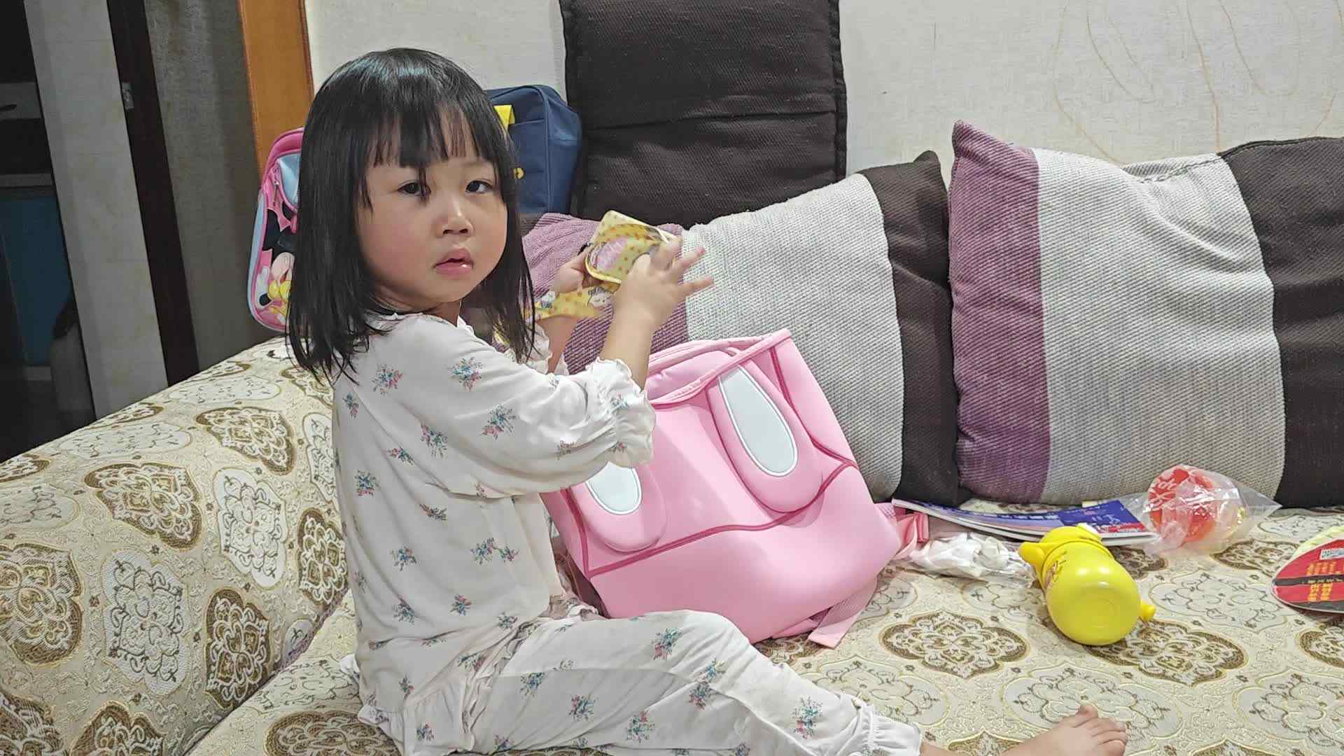 中A班2024.9.21张艺涵-整理书包.mp4