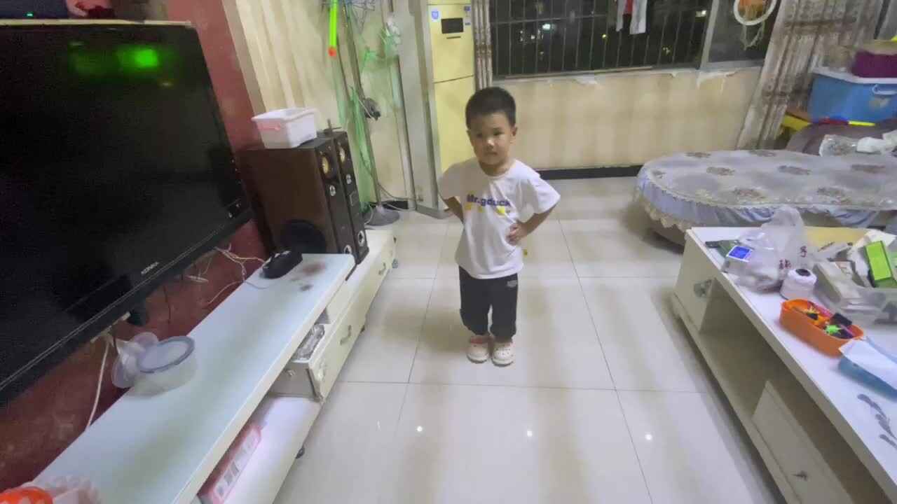 ⁣大B班吕子垚体能训练（双手插腰踏步）20240929.MOV