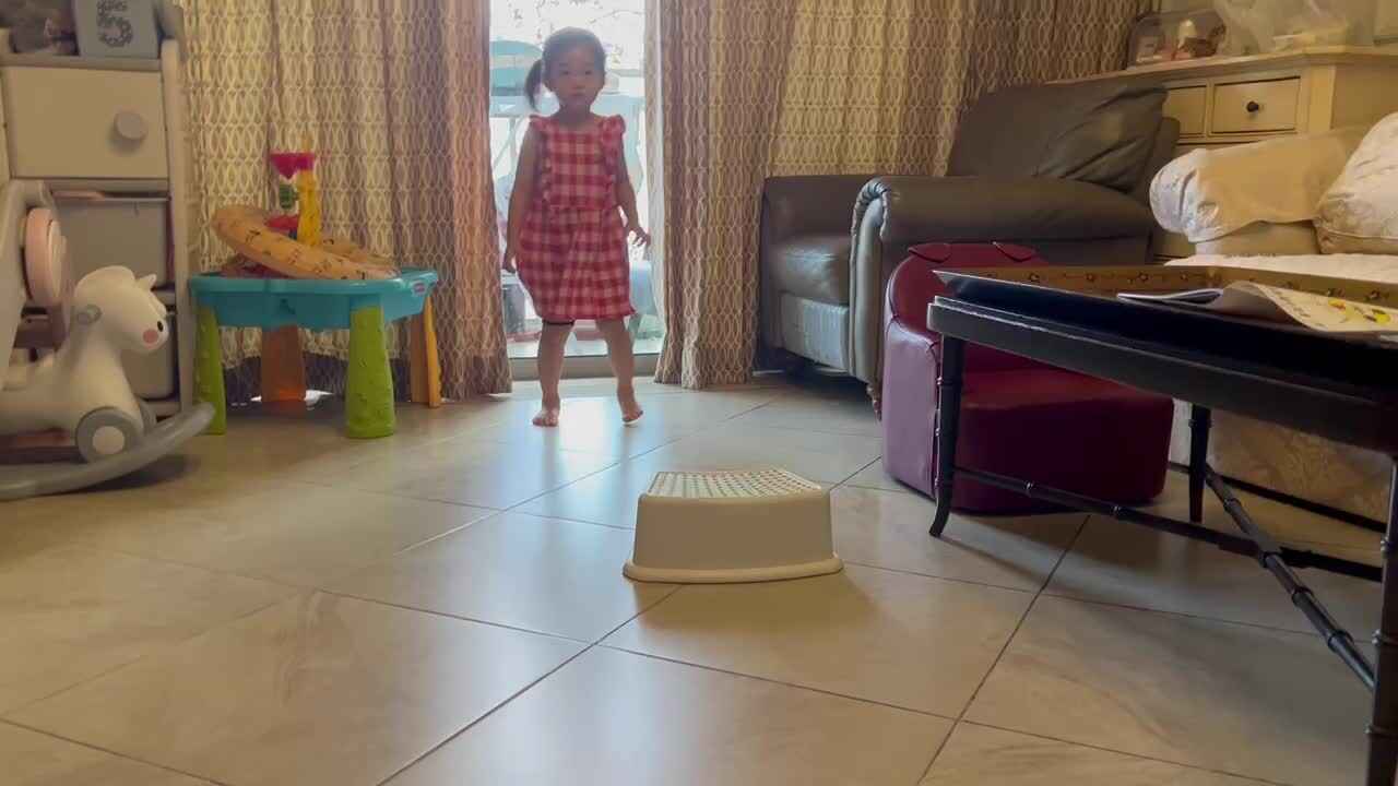 中A班张忻宜双脚连续跳.MOV